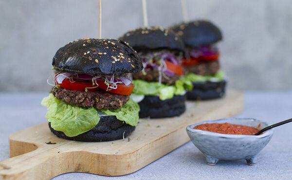 /Magazine/2020/attention/Black bean veggie burgers with a kick 5.jpg
